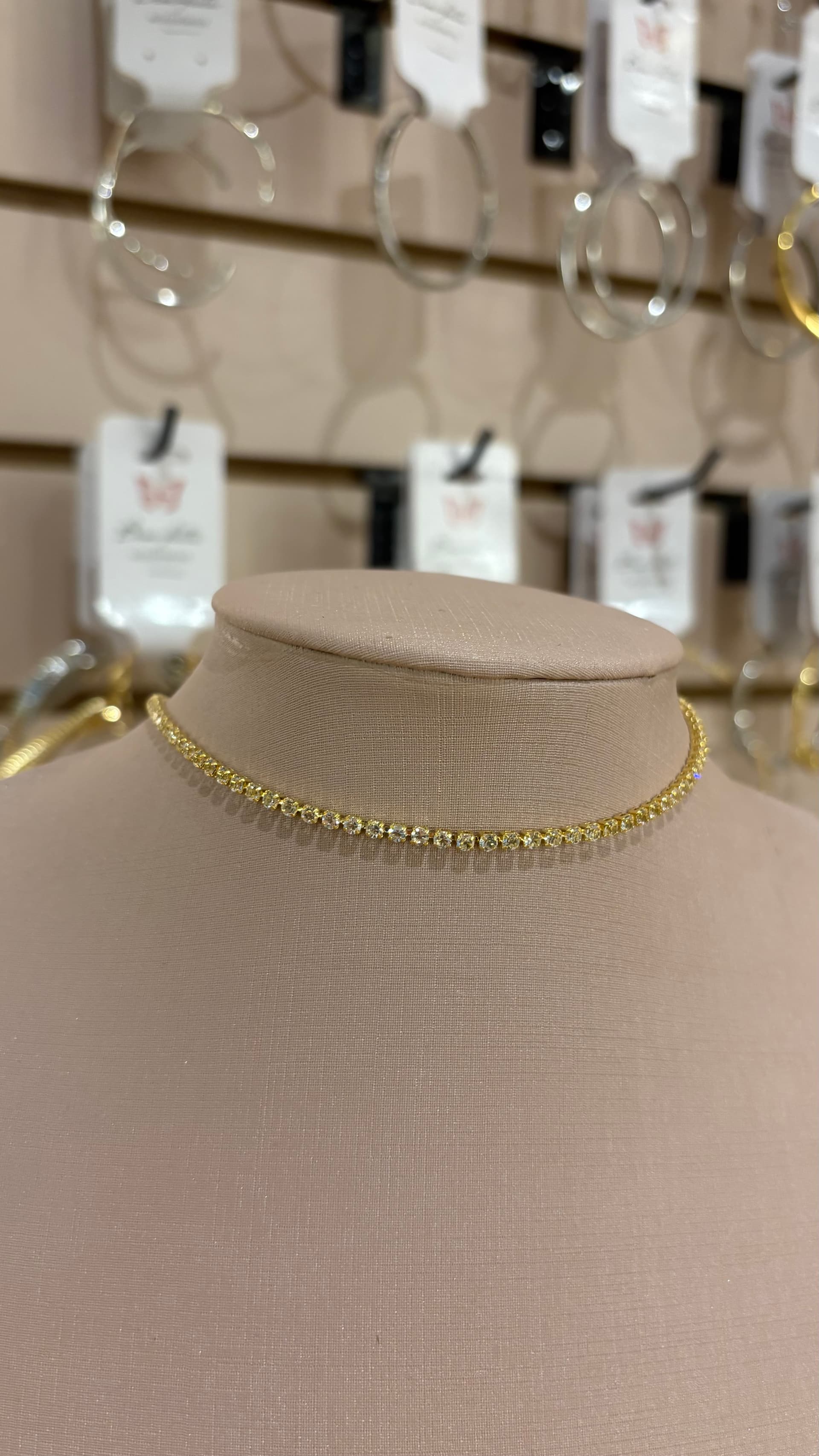 choker pedras