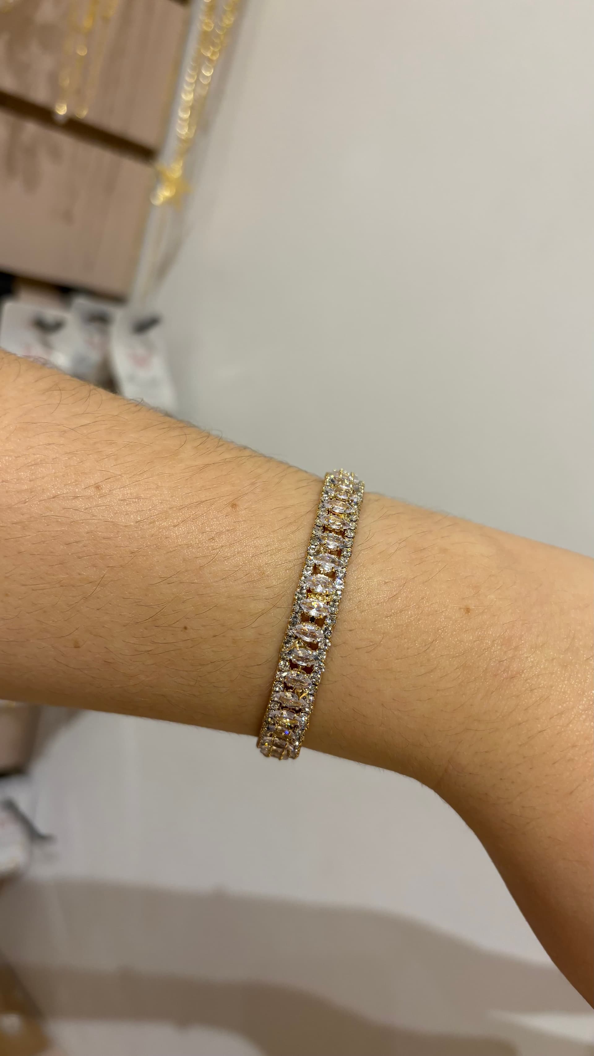 bracelete delicado, cravejado